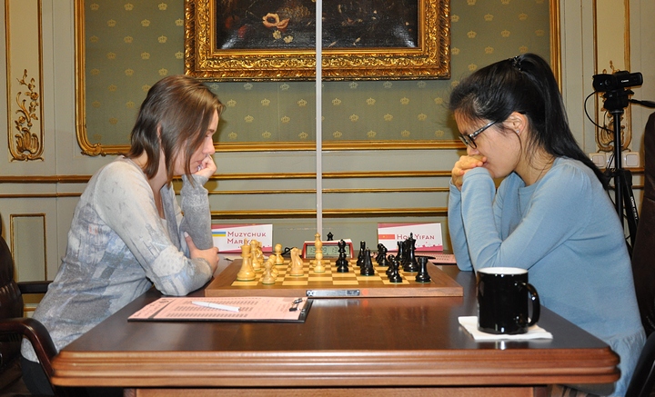 M.Muzychuk-Hou (Photo taken from chess-news.ru)