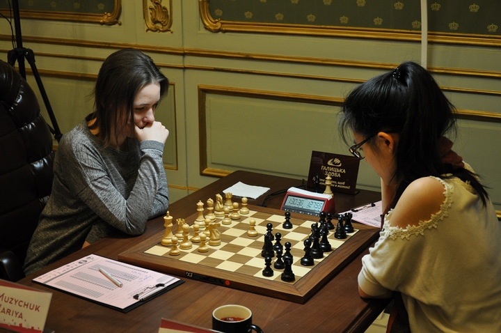 M.Muzychuk-Hou (Photo taken from chess-news.ru)